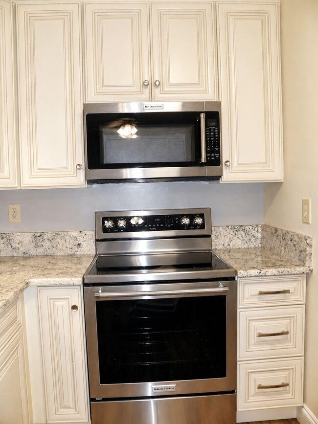 Photo - 103 Oregon Dr NE