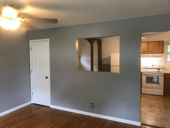 Sala de estar - 3251 Bayvue Blvd