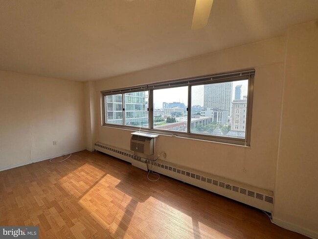 Photo - 2101 Chestnut St Unit 815