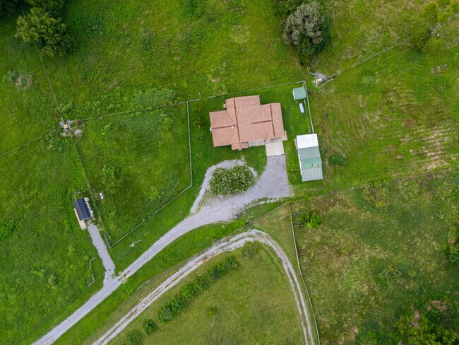 Photo - 1503 Cornersville Hwy