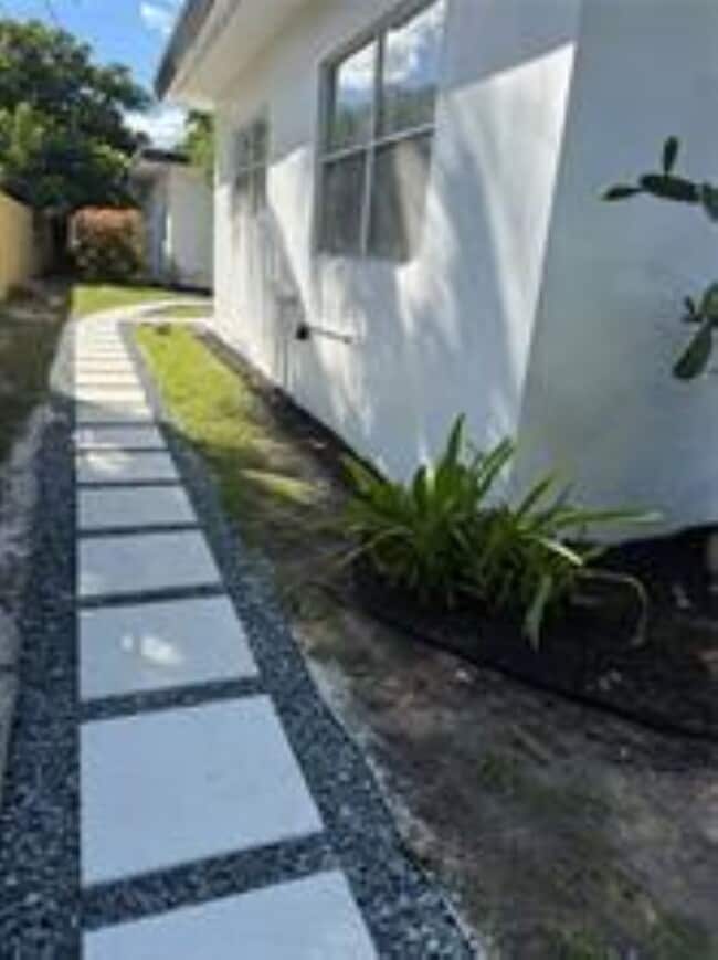 Building Photo - 1827 N Dixie Hwy Unit 2