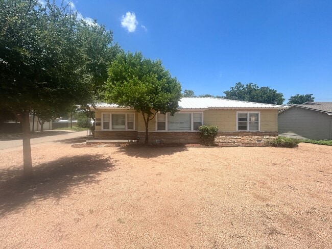 Photo - 3 bed 1 bath Pre-Leasing