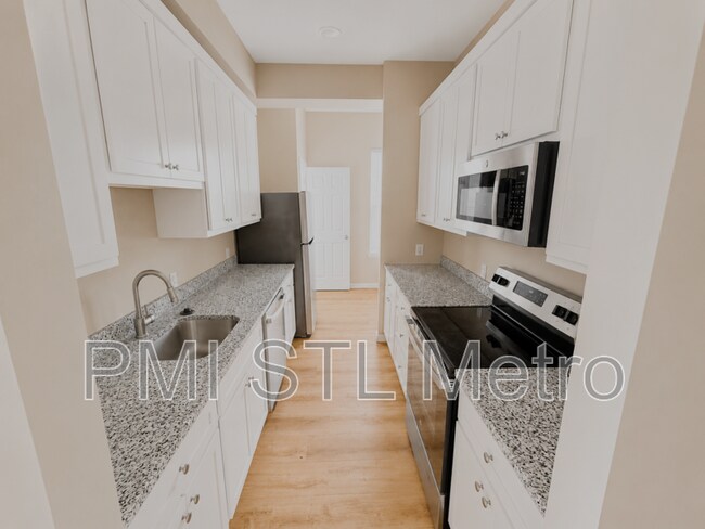 Photo - 3672 Russell Blvd Unit 3E