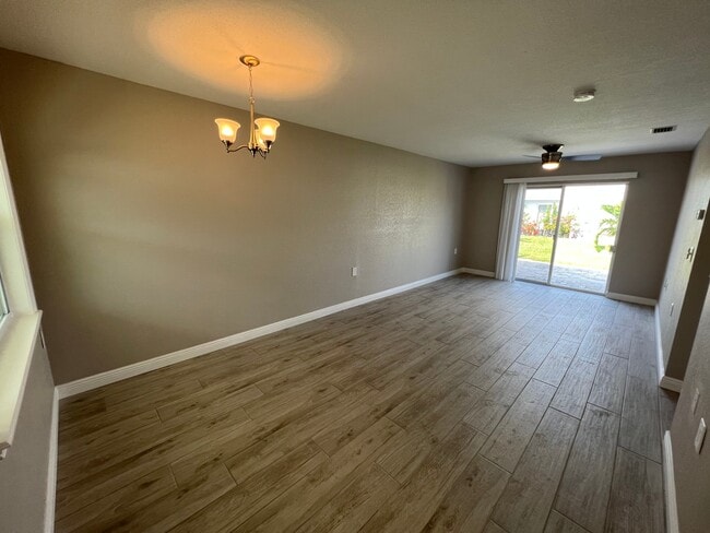 Photo - 1 Bed/1 Bath - Unit 7