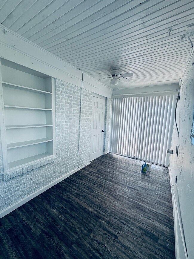 Photo - 326 E Harmon Dr