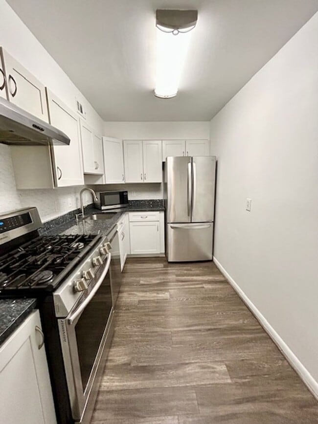 Photo - 10300 Westlake Dr