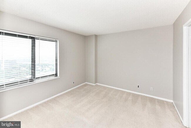 Photo - 205 Yoakum Pkwy Unit 1803