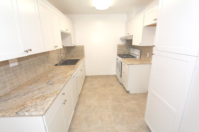 Photo - Encino Woodley Apartments