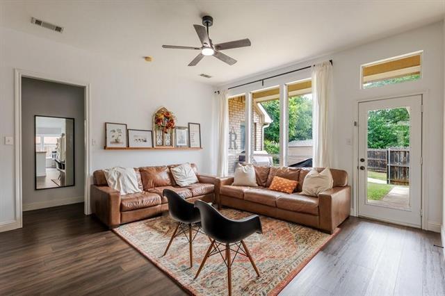 Photo - 2209 Swallow Ln