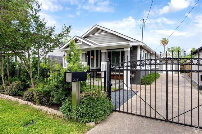 Building Photo - 2028 Gostick St Rental