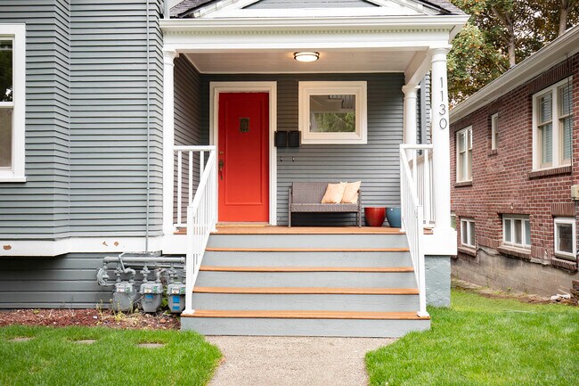 1130 18th Ave E