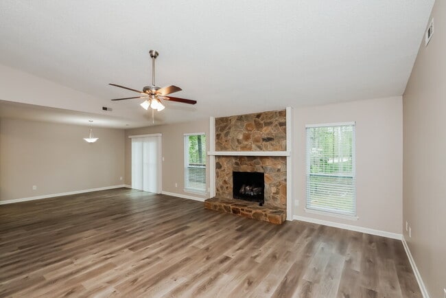 Photo - 7500 Lawyers Station Dr