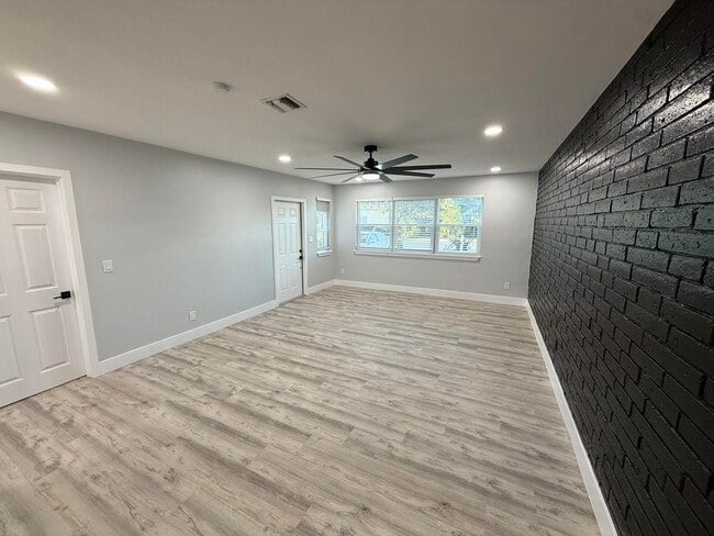 Photo - 120 SW 7th St