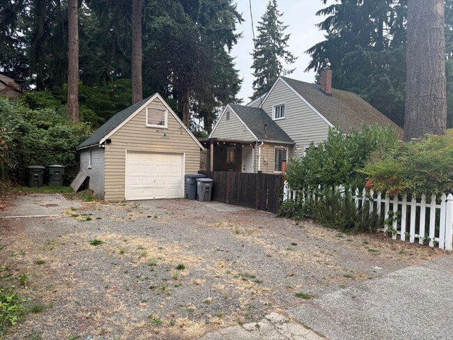 Building Photo - 132 Del Monte Ave Rental