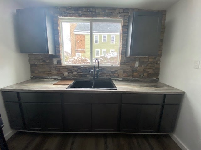 Building Photo - 414 7th St Unit 1