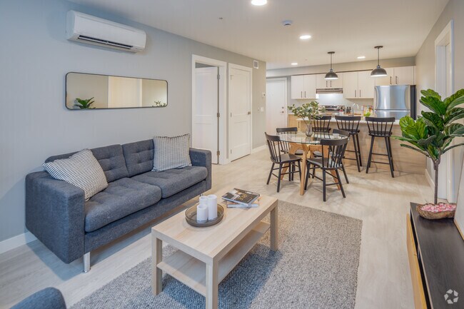 2BR, 2BA - 732SF - The Arborwood