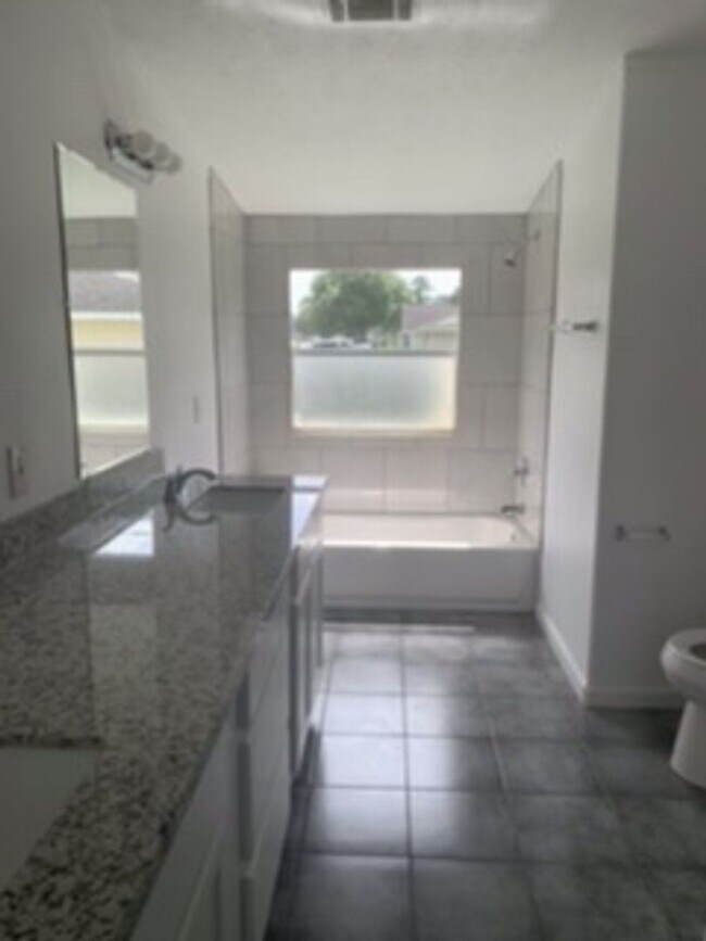 Photo - Spacious and Clean 3 BR HOUSE - Looking for the right people to call home!