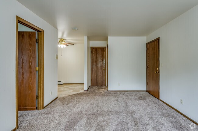 1 BR, 1 BA - 582SF