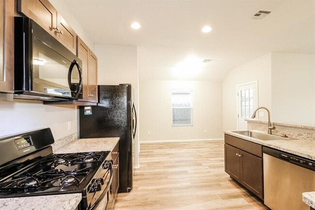 Photo - 1417 Sandstone Dr