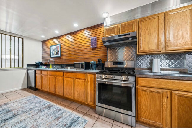 Photo - 383 Oxford St Unit 6