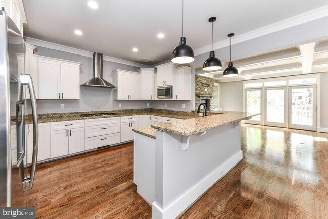 Photo - 1921 N George Mason Dr