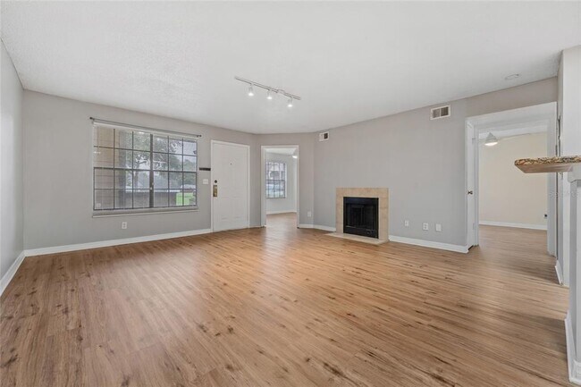 Photo - 370 Lake Placid Ct Unidad 101