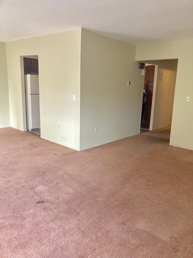 Photo - 2065 E 19th St Unidad 3