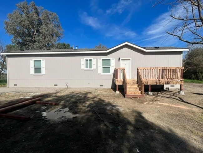 Building Photo - Rare horse property with huge workshop and dog kennels. Ready for move in