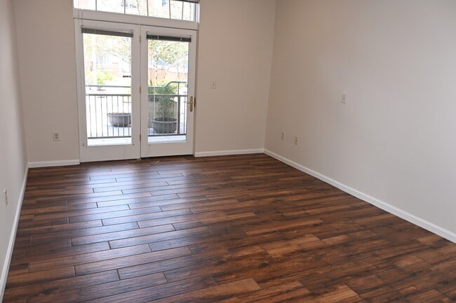 Photo - 309 Holland Ln Unidad 103