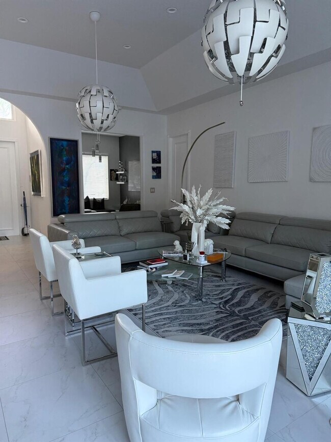 Photo - 830 Bailey St