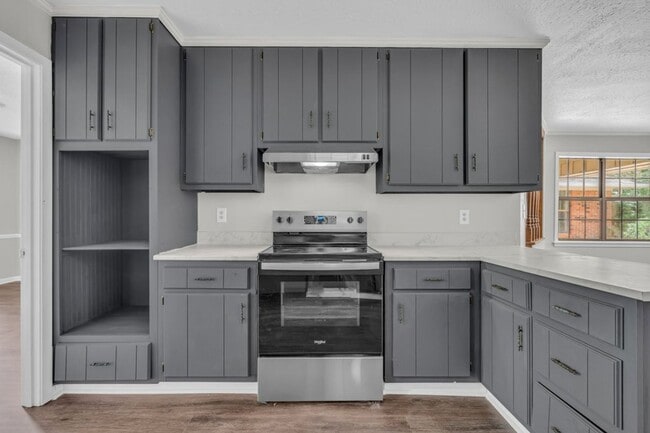 Photo - Renovated 4 Bedroom 2 Bath Home for Rent!!
