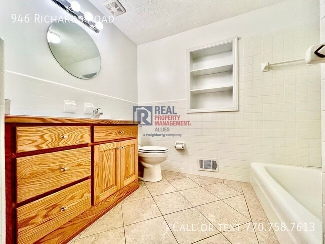 Photo - 946 Richards Rd NE