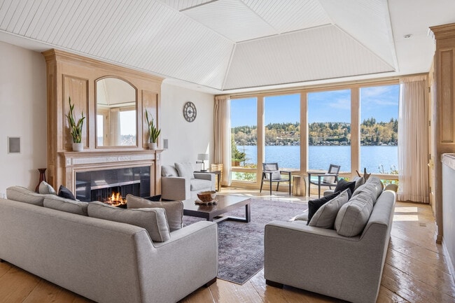 Photo - 6408 E Mercer Way Unidad SI ID1324825P