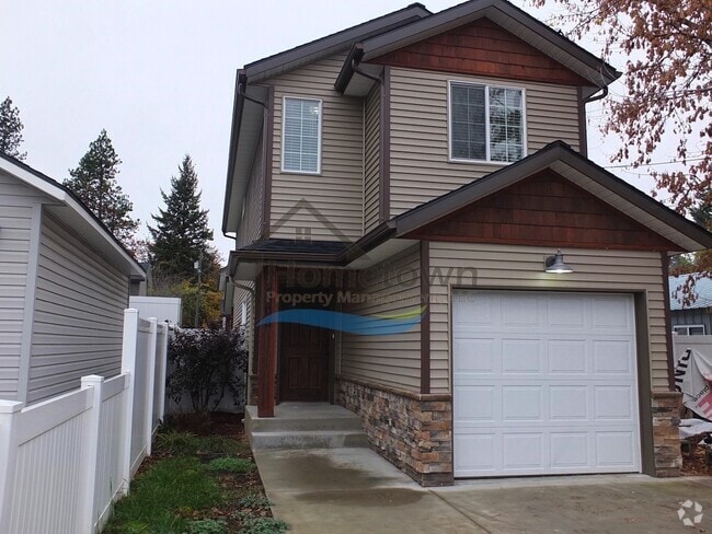 Building Photo - 3-Bedroom Home in Central Coeur d'Alene wi...
