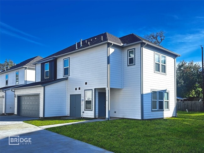 Photo - 118 Pecan Ln