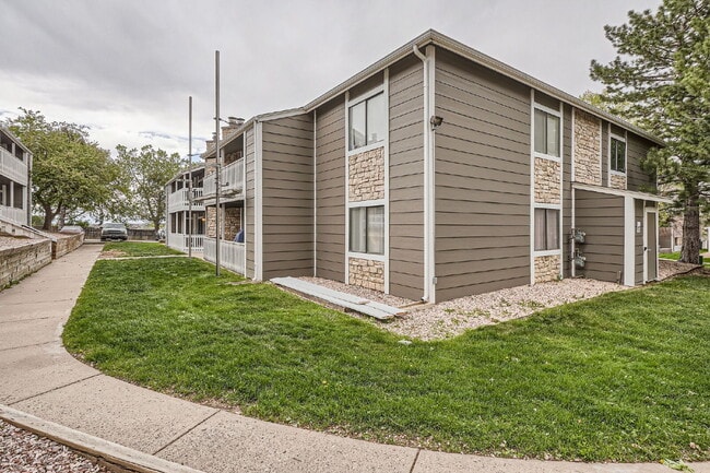 Photo - Available: 10-05-2026

Spacious 1,177 sq ft 3-Bed / 2-Bath Condo in Robinwood Unit 103