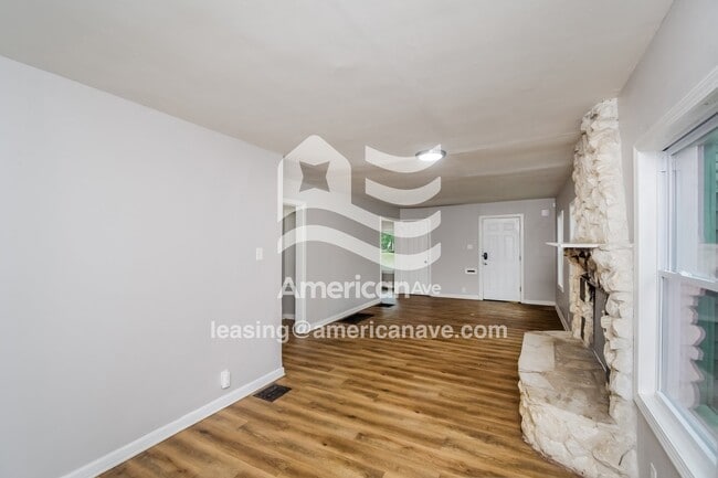 Photo - 3620 N Gladstone Ave