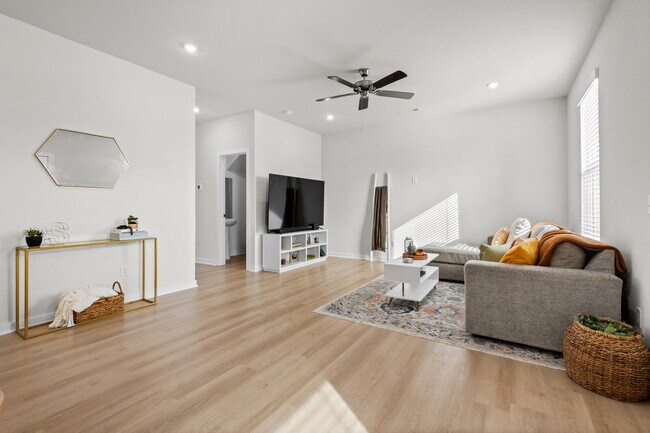 Photo - 257 S Harrogate Ln