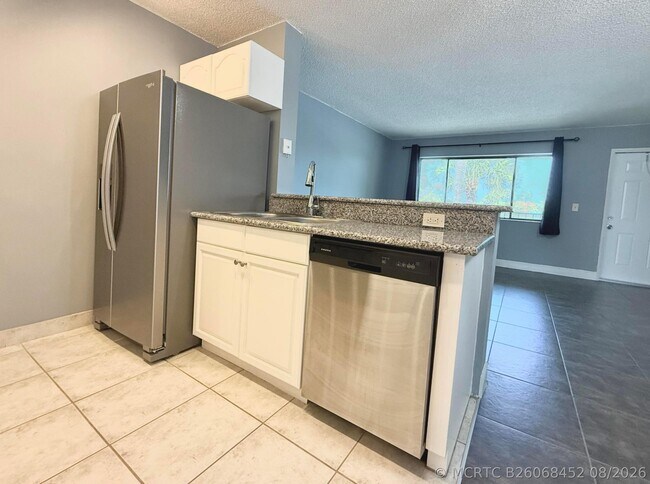 Photo - 1625 Meadows Cir