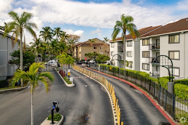 Visconti Condominium - Visconti Condominium