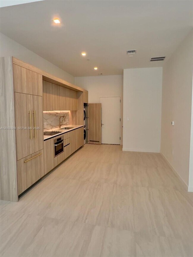 Building Photo - 77 SE 5th St Unit 1208