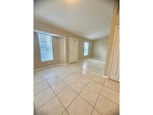 Building Photo - App.Fees Reimbursed AFTER Move-In! Available Mid-April! 2 Bed 2 Bath Located SE Cape Coral