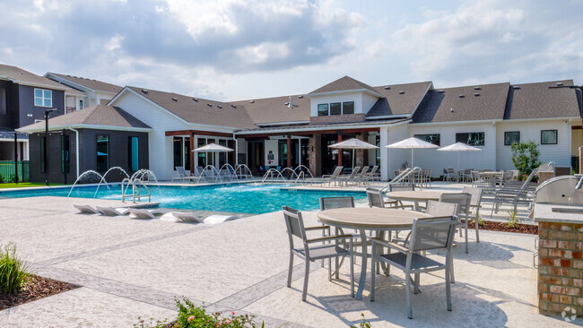 Pool & Outdoor Lounge Area - The Waters at Bluebonnet Rental