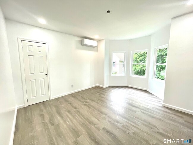 Building Photo - 32 Lester St Unit 2