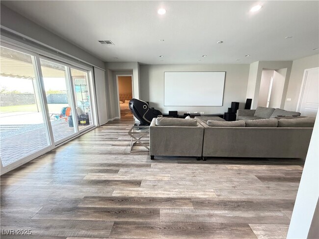 Photo - 8480 Warbonnet Way