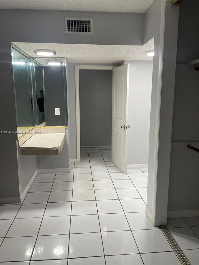 Building Photo - 3700 NW 62nd Ave Unit 102 Rental