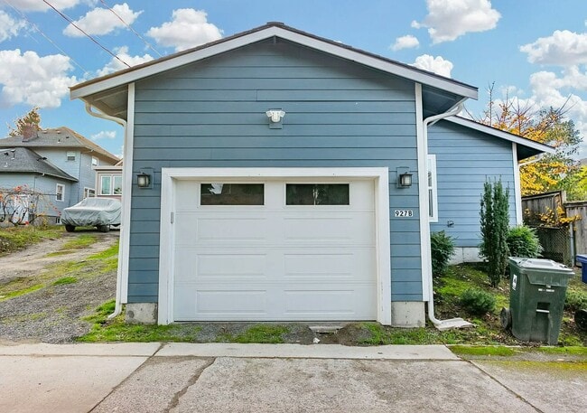 Building Photo - 927 S Cushman Ave