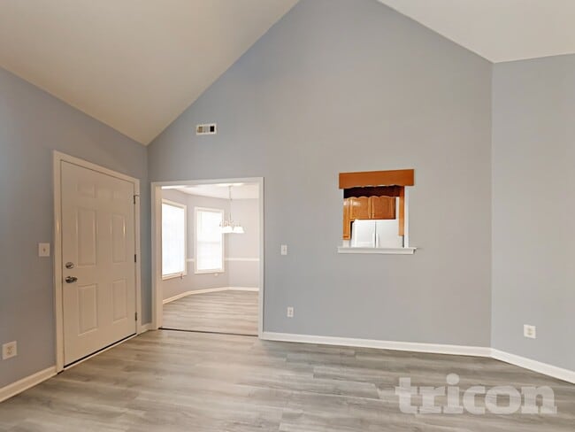 Photo - 608 Waterford Ln