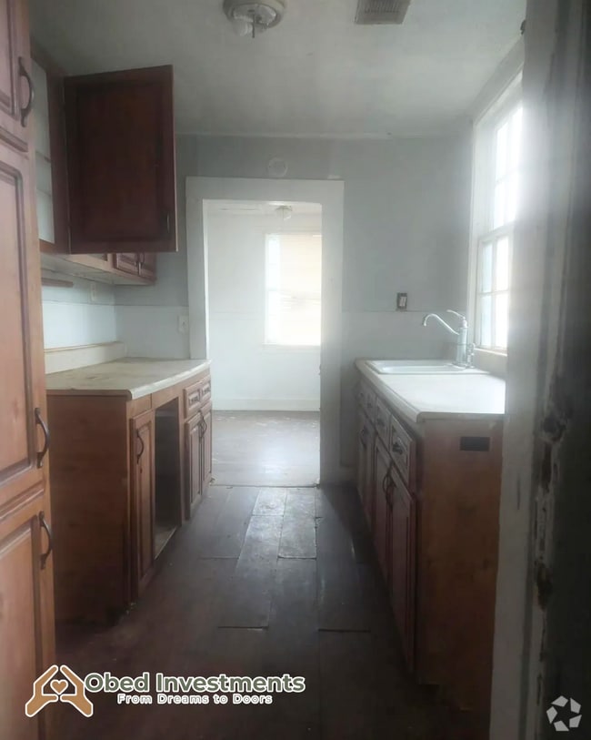 Building Photo - 837 Newberg Ave Rental