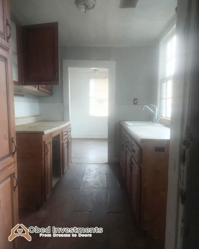 Building Photo - 837 Newberg Ave Rental